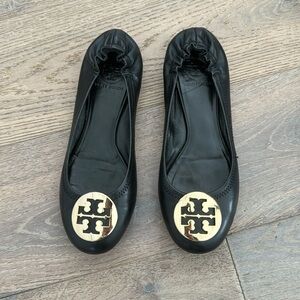 Tory Burch black logo ballet flats with gold emblem Size 7